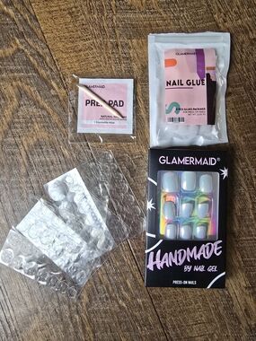 Glamermaid Handmade Press-On Nails - Holographic White Gel Finish (Set of 24)